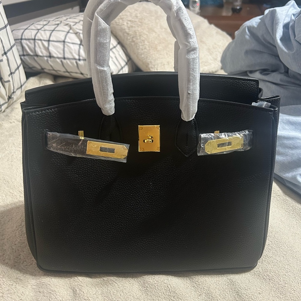 Elegant Black Leather Handbag